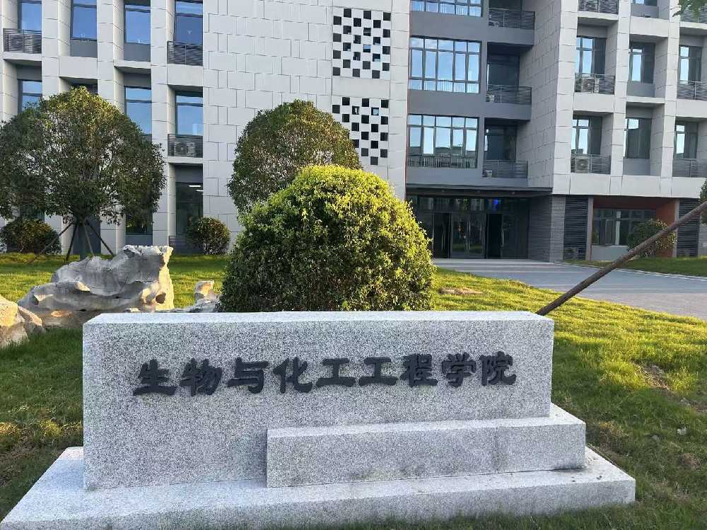 长清区扬州职业大学体育场高杆灯项目